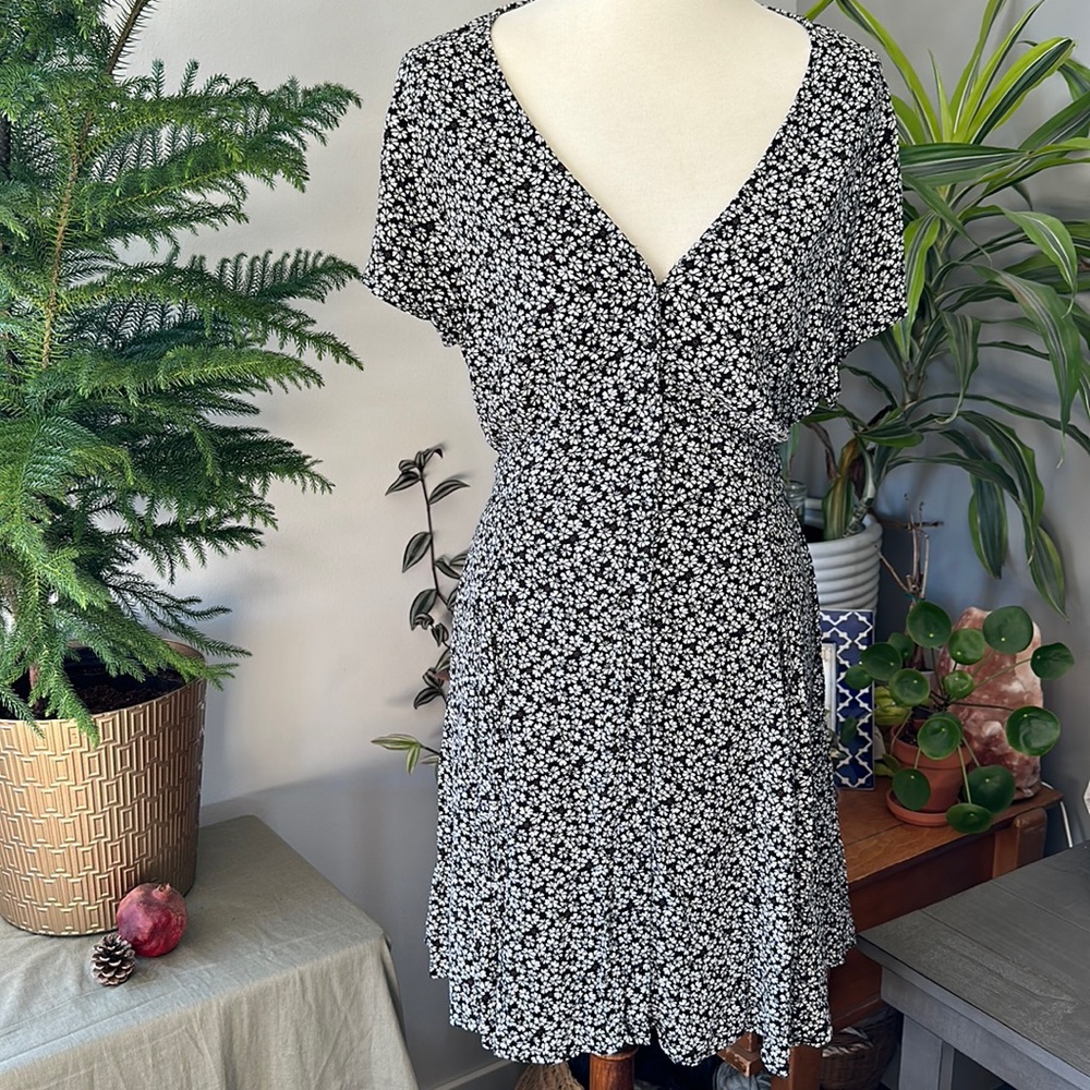 Abercrombie & Fitch Black Floral Dress L